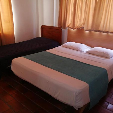 Hotel Del Oeste Кали Екстериор снимка