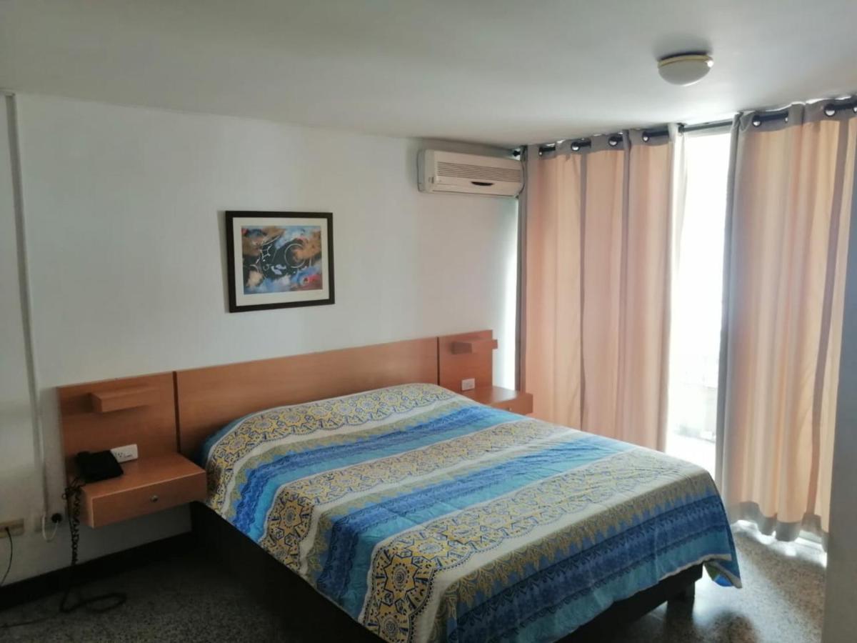 Hotel Del Oeste Кали Екстериор снимка