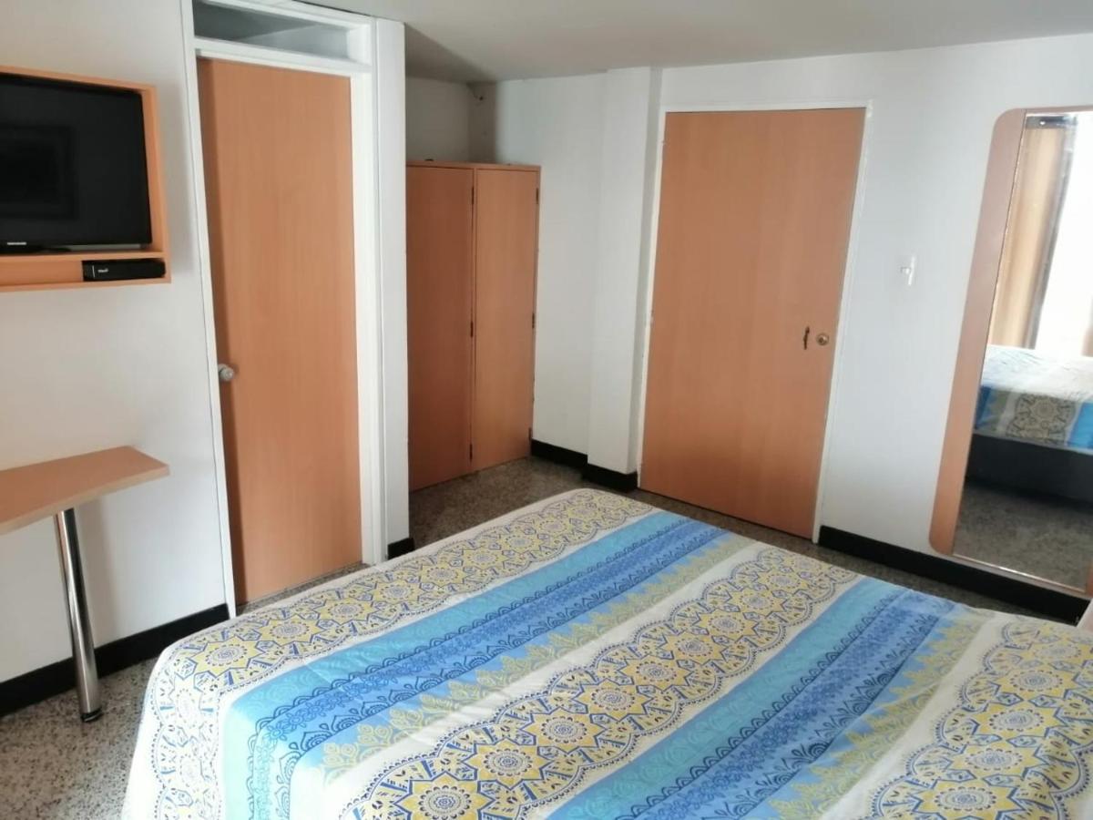 Hotel Del Oeste Кали Екстериор снимка