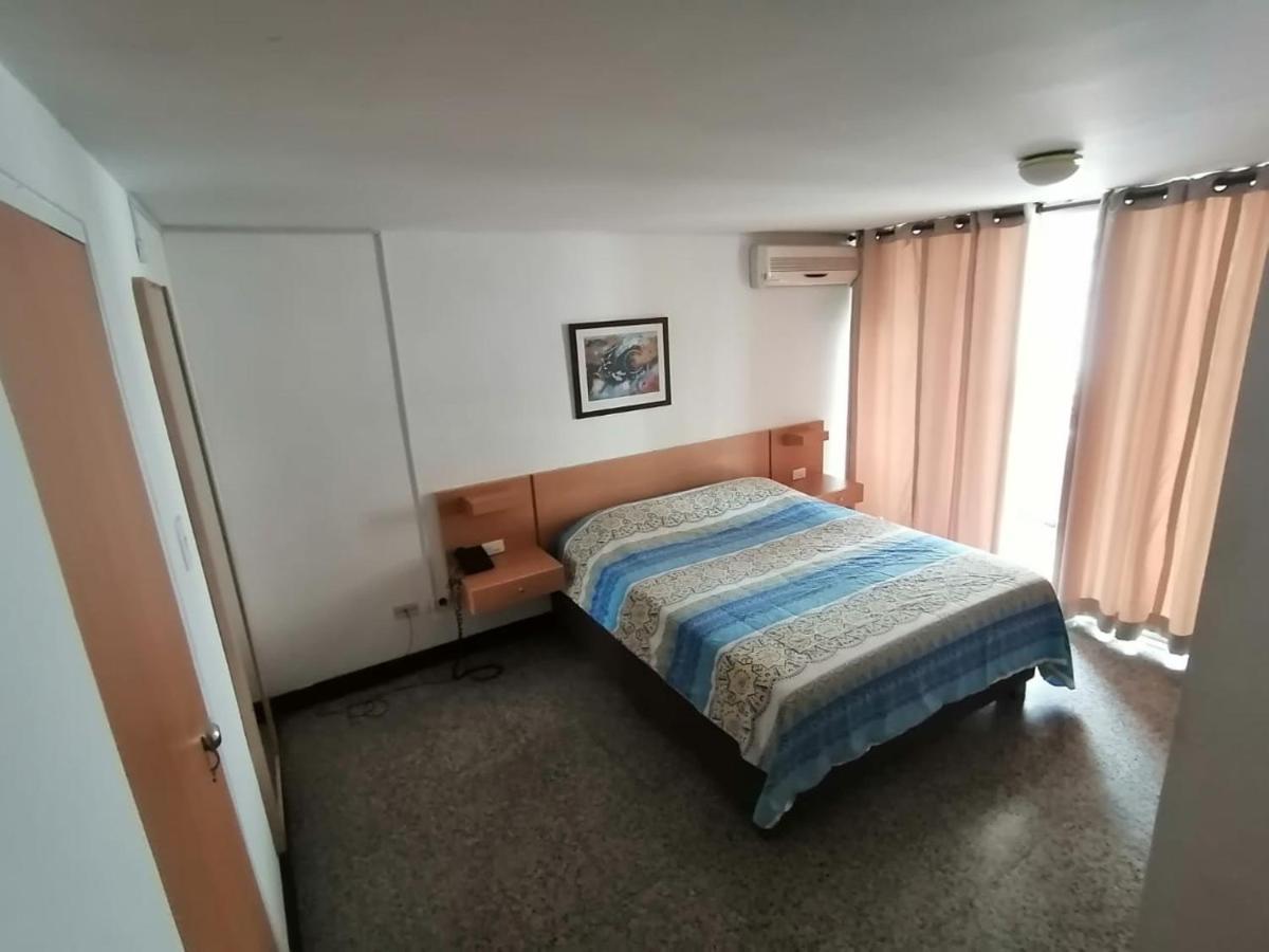 Hotel Del Oeste Кали Екстериор снимка