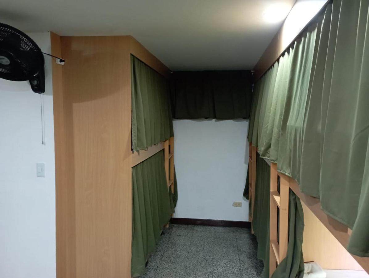 Hotel Del Oeste Кали Екстериор снимка