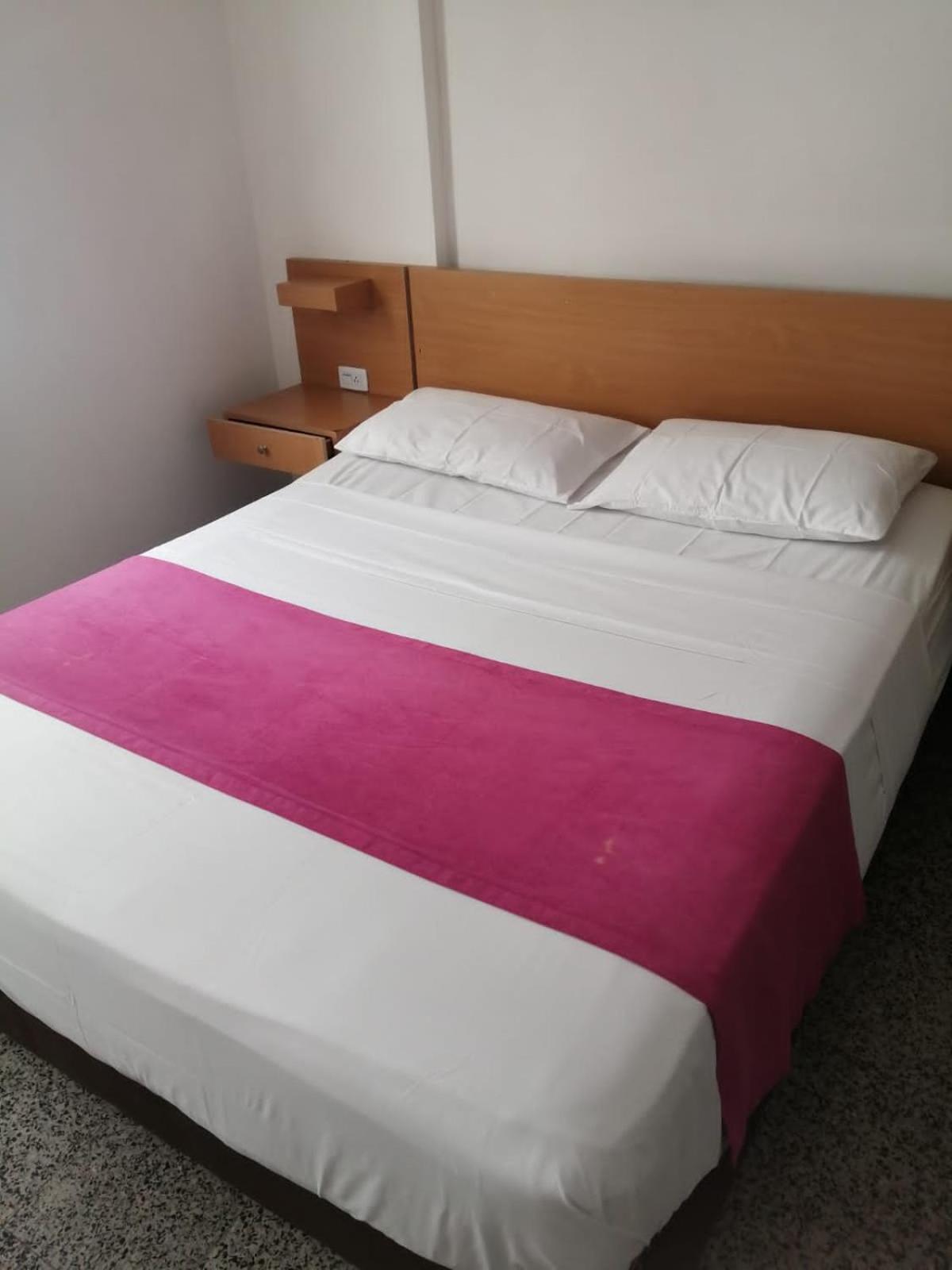Hotel Del Oeste Кали Екстериор снимка