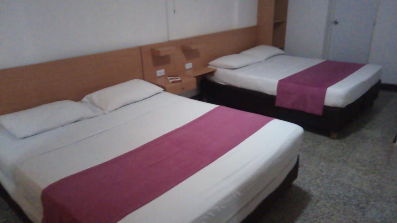 Hotel Del Oeste Кали Екстериор снимка
